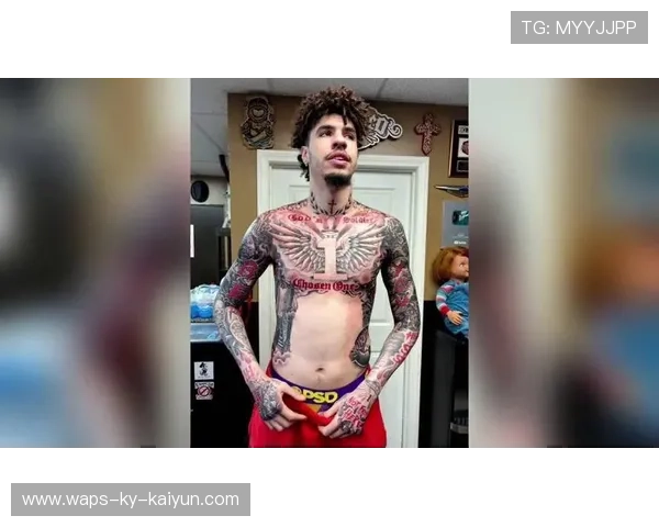 运动员新纹身曝光