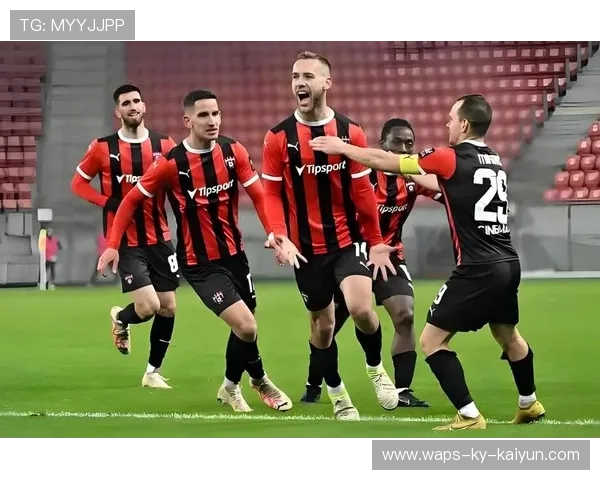 欧联淘汰赛边路倒三角助攻打破僵局,足球战术的魅力与智慧